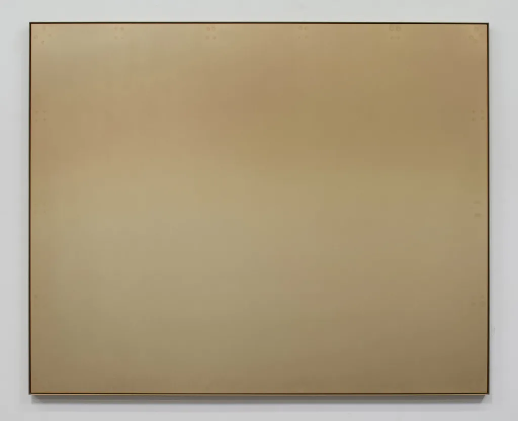 DEVIN FARRAND Sun SA chromatic panel creates a vast expanse, a seemingly limitless horizon of warm brass tones with glints of whitehade, 2018 Aluminum chromate 48.5 x 60 x 1 inches