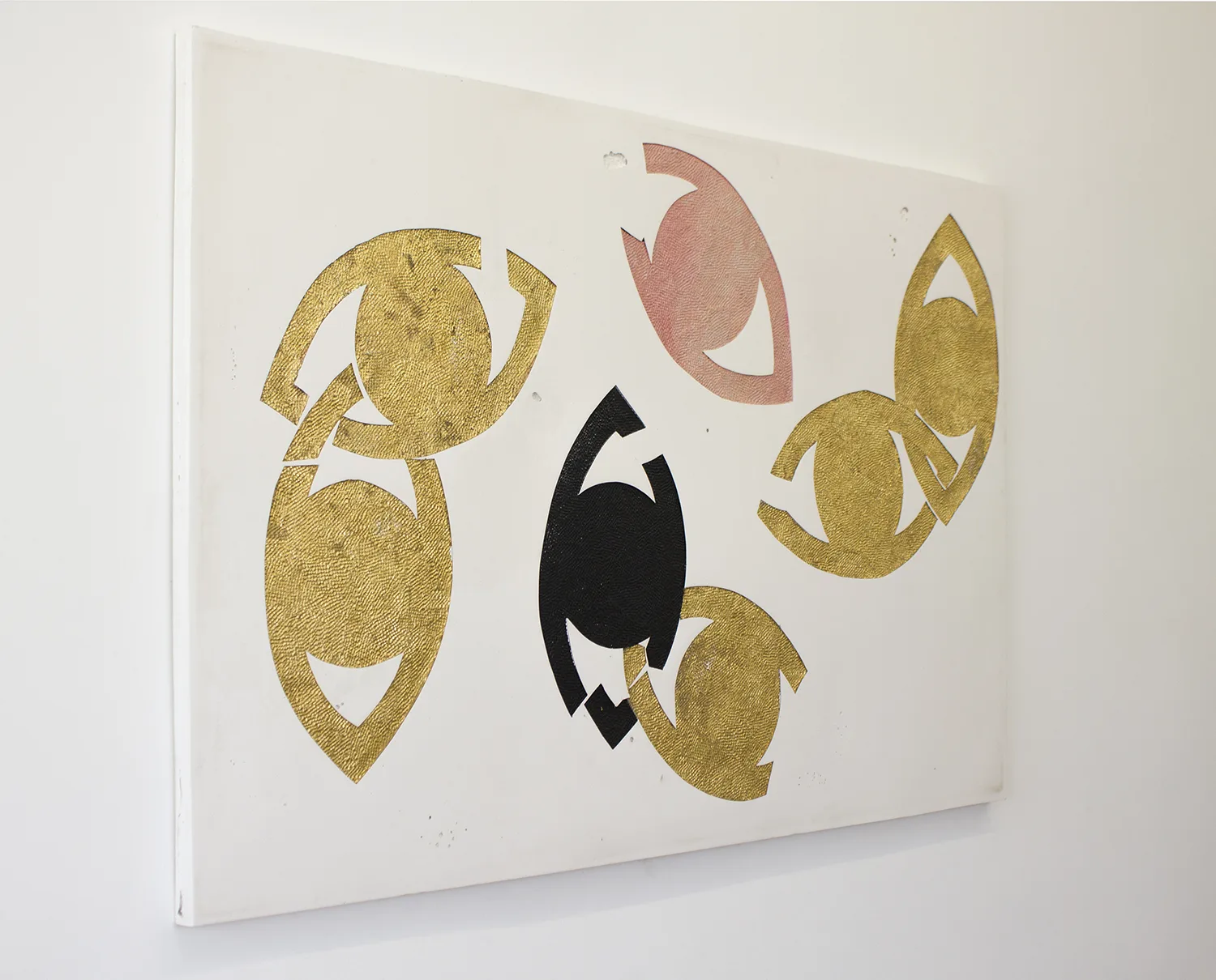 Side view of Eye Chain, Gold, 2017 by Erin Morrison, enamel and metal leaf on gypsum cement 46.25 x 73 inches